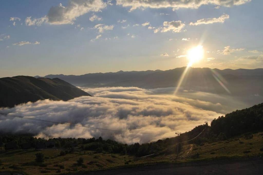 Vue Panoramique Sur Les Pyrenees Apartment *